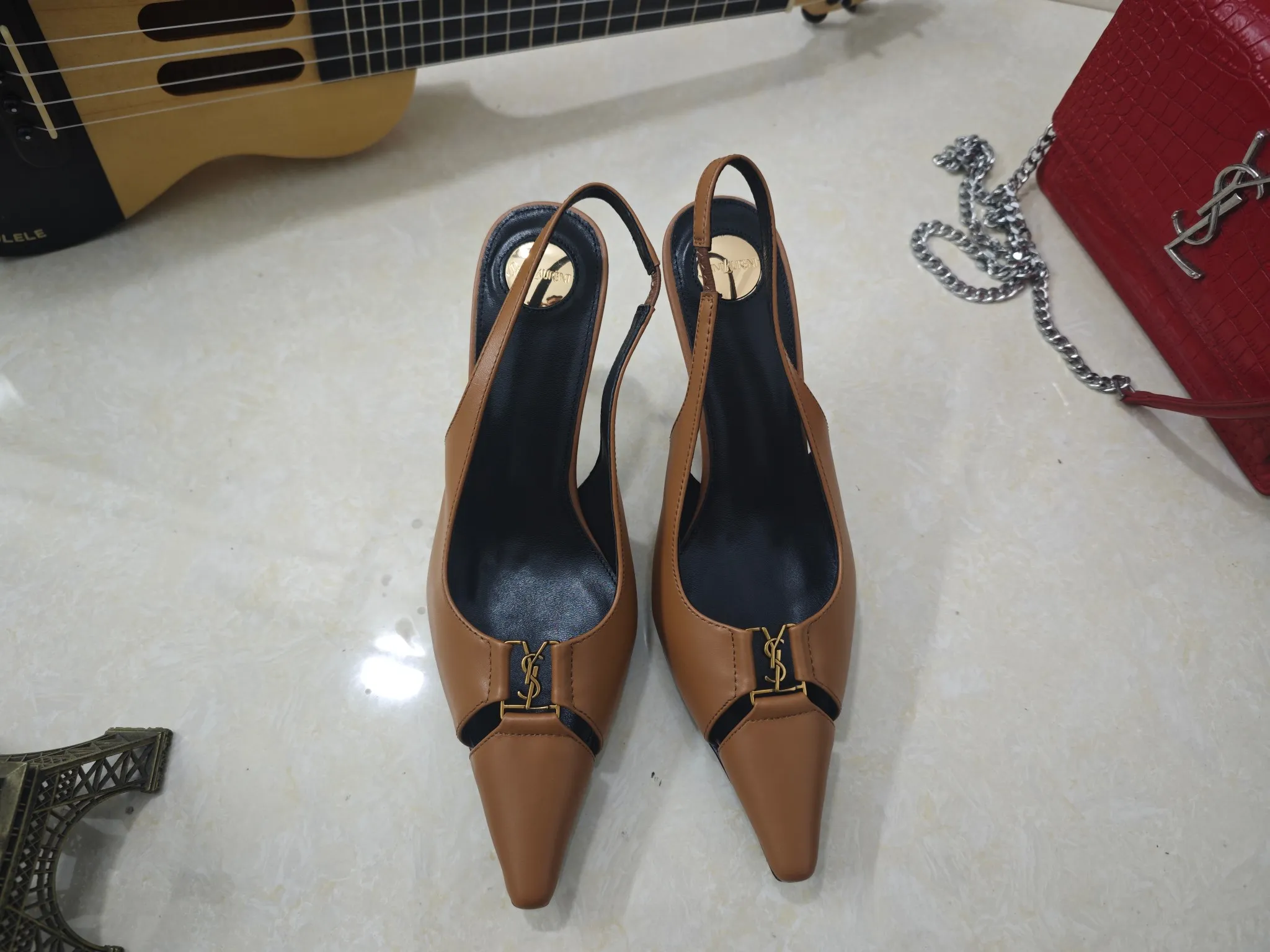 👟👟Ex-factory price 540👟👟 【Saint Laurent】Yves Saint Laurent, high-heeled YSL high heels💃2025 early spring counter synchronizes the latest styles, YSL, decoration👣 Classic and high-quality glamorous masterpieces, the hottest autumn and winter series in the counter, with temperament, fashion, classic and attractive design style 😌The effect on the feet is particularly beautiful〰️, the materials are imported from Italy 🇮🇹 calf, imported black sheepskin, lining, and foot pads; sheepskin, stiletto high heels, size 35-41 (34.41.42 must be customized, non-refundable) outsole; imported genuine leather outsole, with full counter packaging